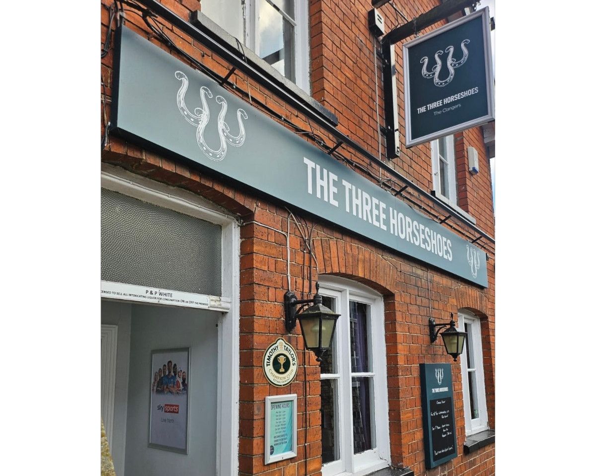 Three Horseshoes at Waddington. (Pub, External, Sign). Published on 01-01-1970