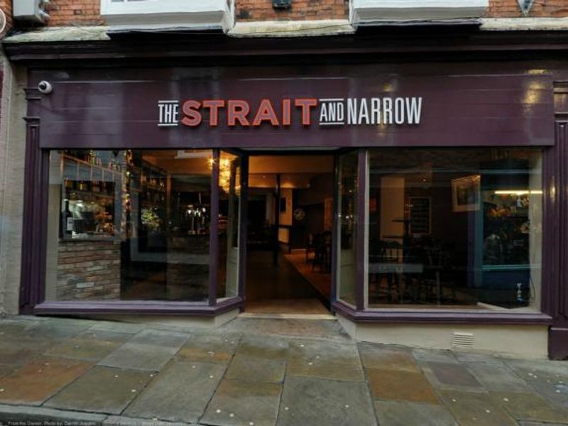 Strait & Narrow at Lincoln. (Pub, External, Key). Published on 01-01-1970