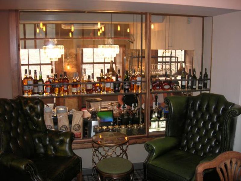 Cardinal's Hat at Lincoln. (Pub, Bar). Published on 01-01-1970