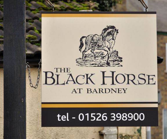 Pub sign at Black Horse. (Pub, Sign). Published on 01-01-2012