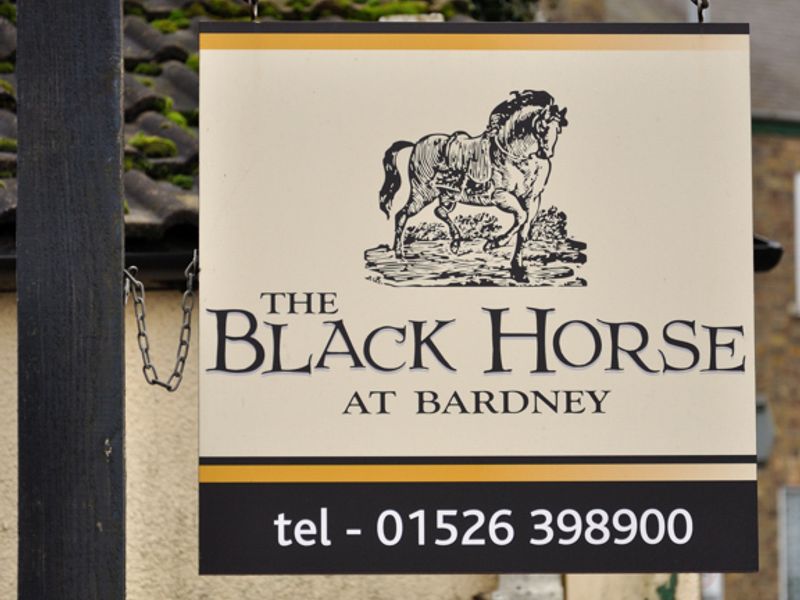 Pub sign at Black Horse. (Pub, Sign). Published on 01-01-2012