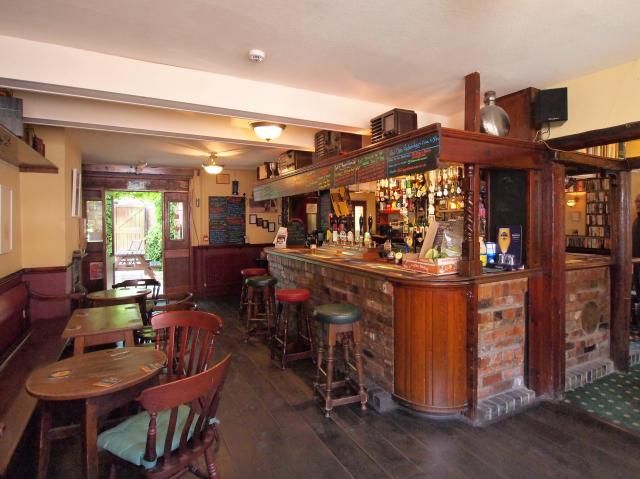 Dog&Bone at Lincoln. (Pub, Bar). Published on 08-11-2013