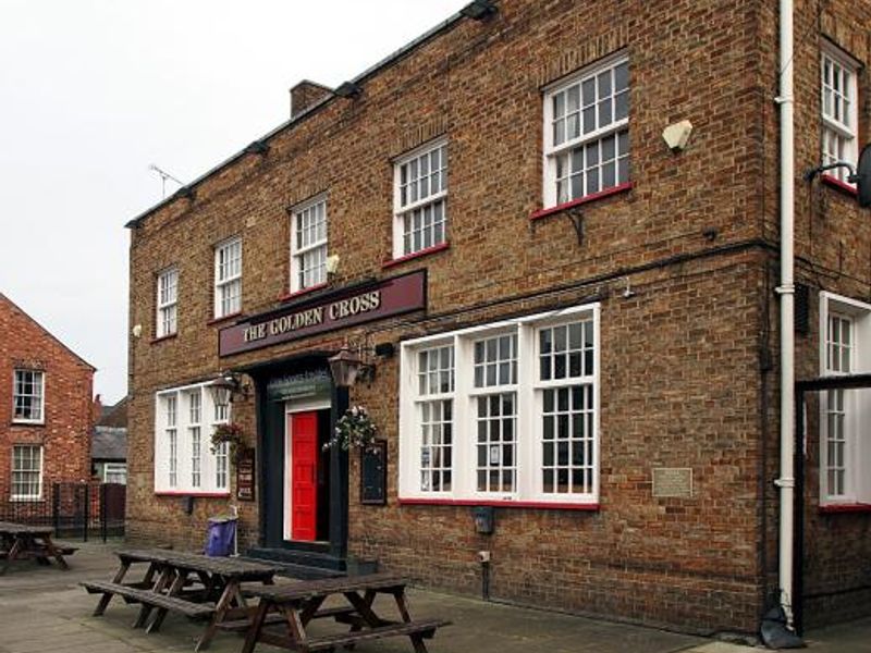 Golden Cross in Lincoln. (Pub, External, Key). Published on 01-01-1970