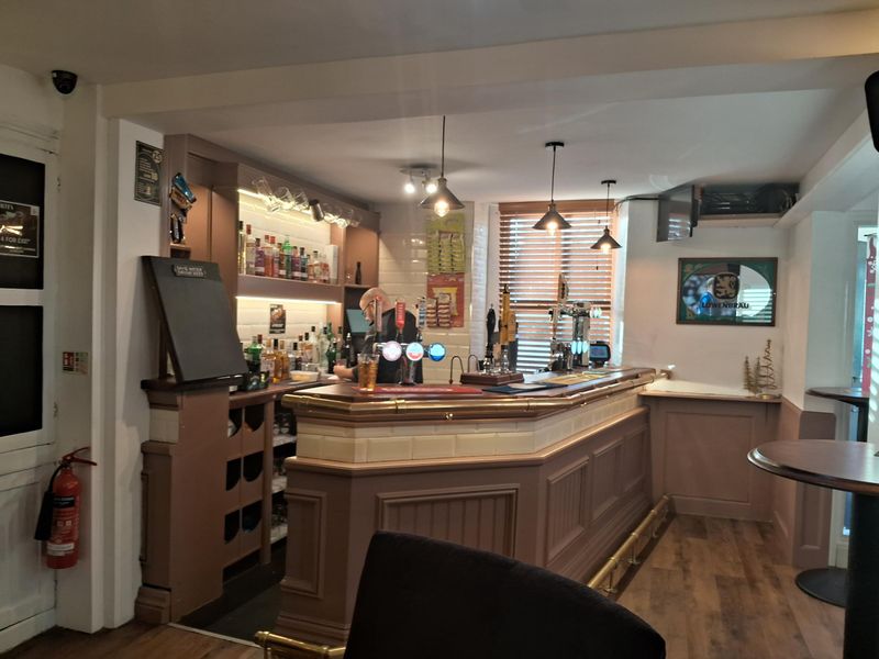 (Pub, Bar). Published on 20-12-2025