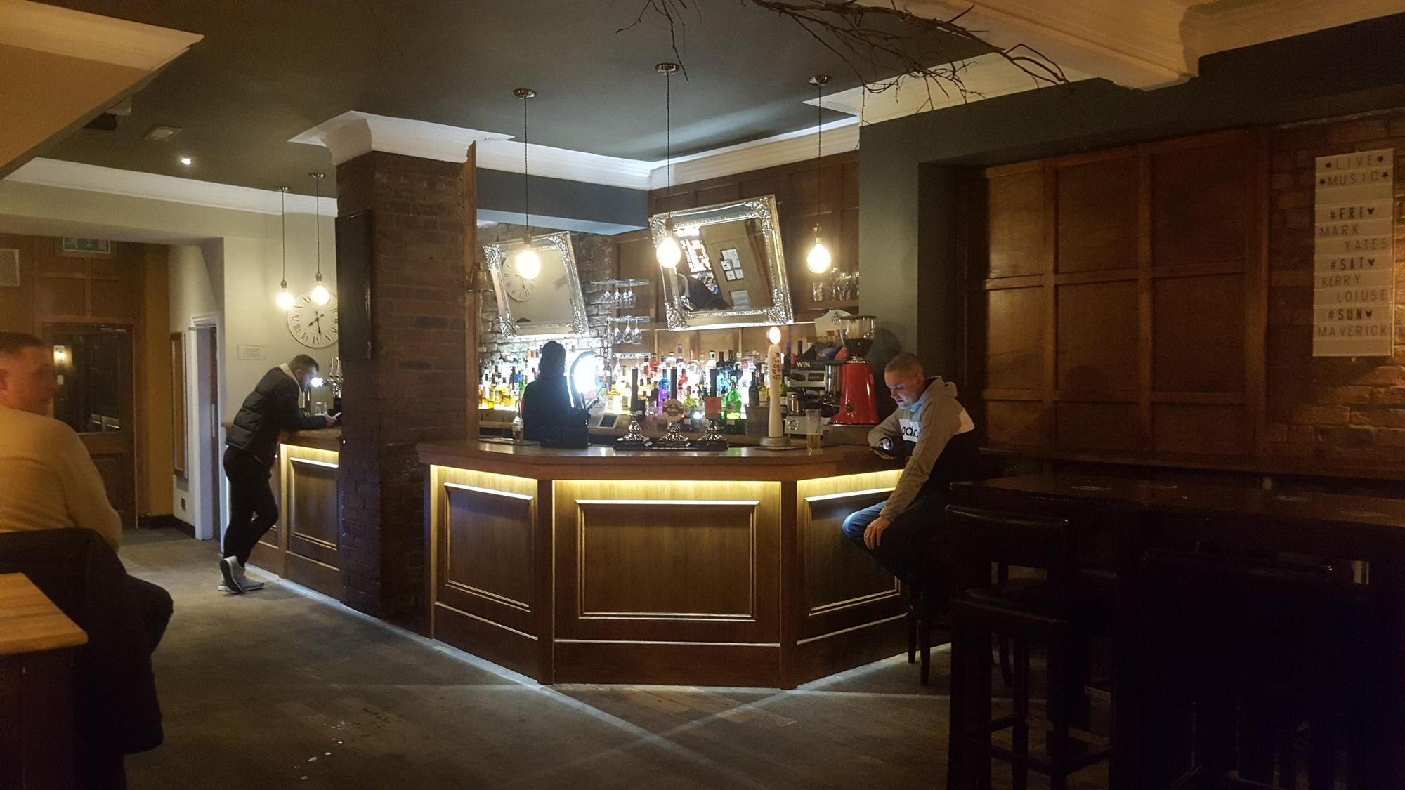 (Pub, Bar). Published on 23-02-2019