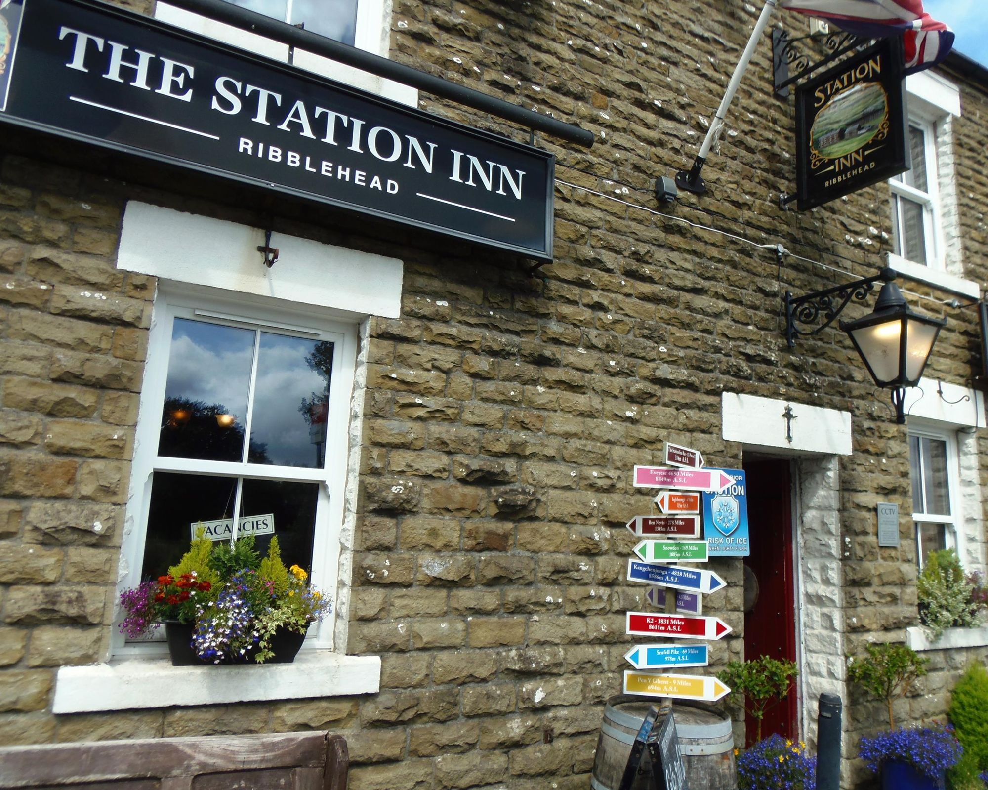 Pub entrance August 2025. (Pub, Sign). Published on 09-08-2025