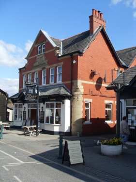 Crown - Garstang. (External). Published on 07-11-2013