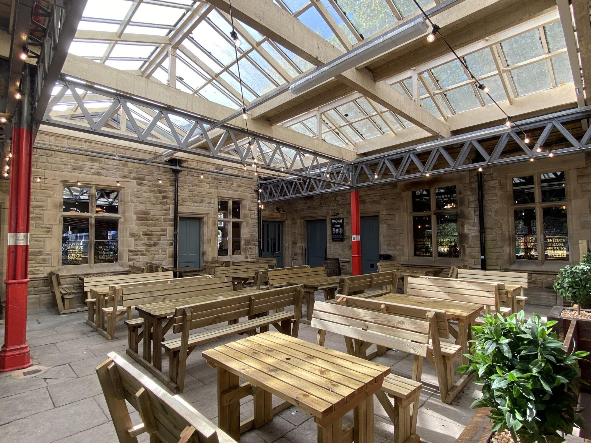 Seating outside the building but under the trainshed. (Pub, External, Garden). Published on 28-09-2022