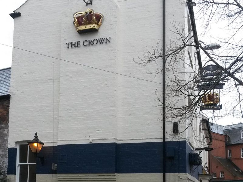 Crown, side view of signage. (Sign). Published on 01-01-1970