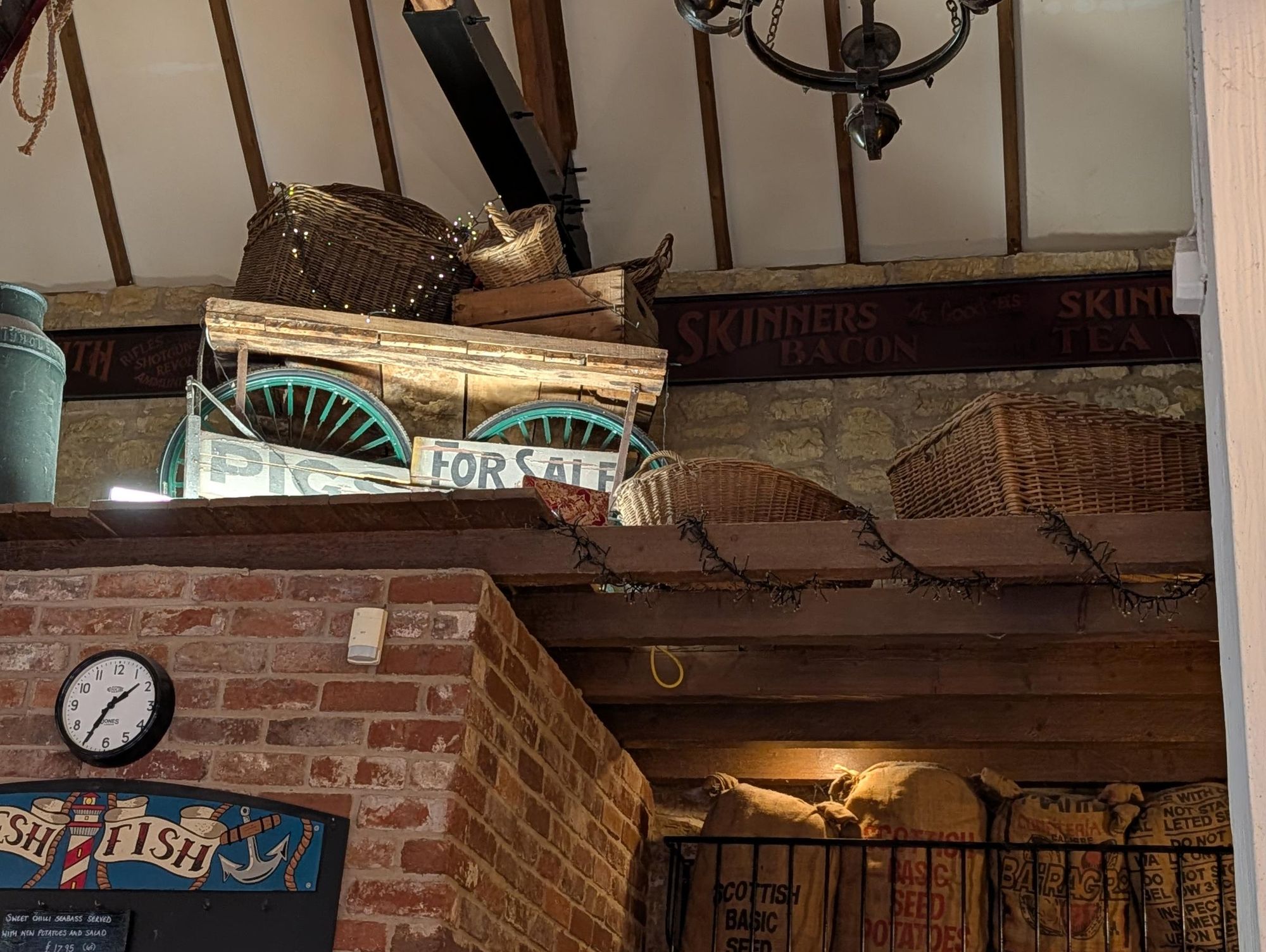 Internal decor. (Pub). Published on 22-09-2026
