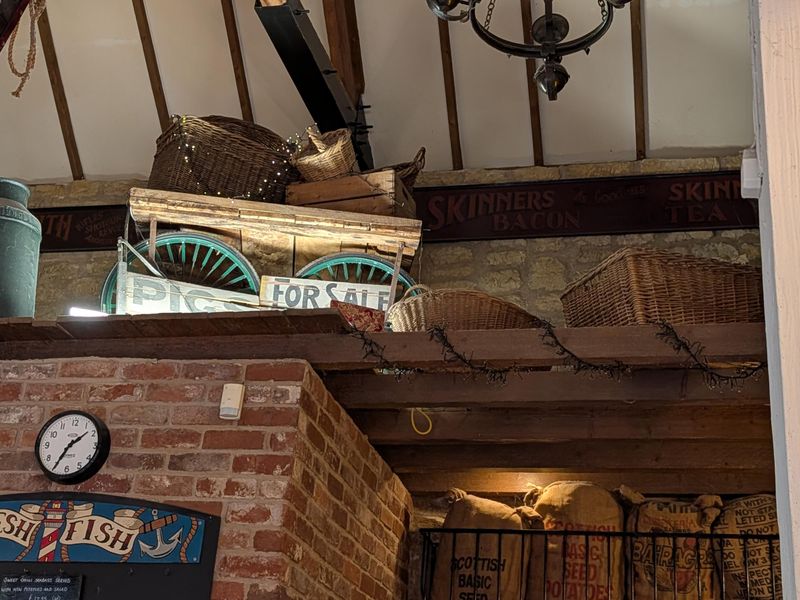 Internal decor. (Pub). Published on 22-09-2026