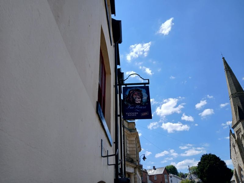 (Sign). Published on 18-05-2025 
