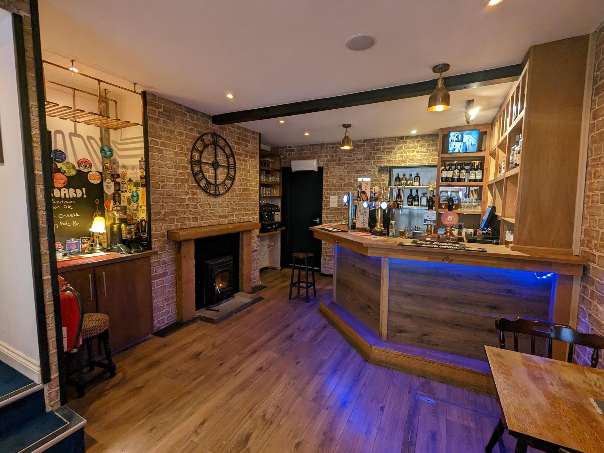 (Pub, Bar). Published on 22-02-2023