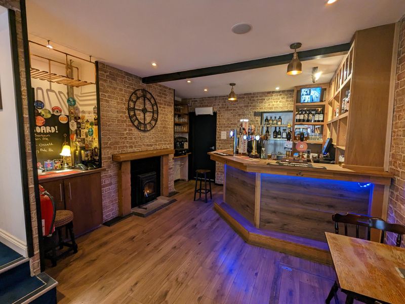 (Pub, Bar). Published on 22-02-2023