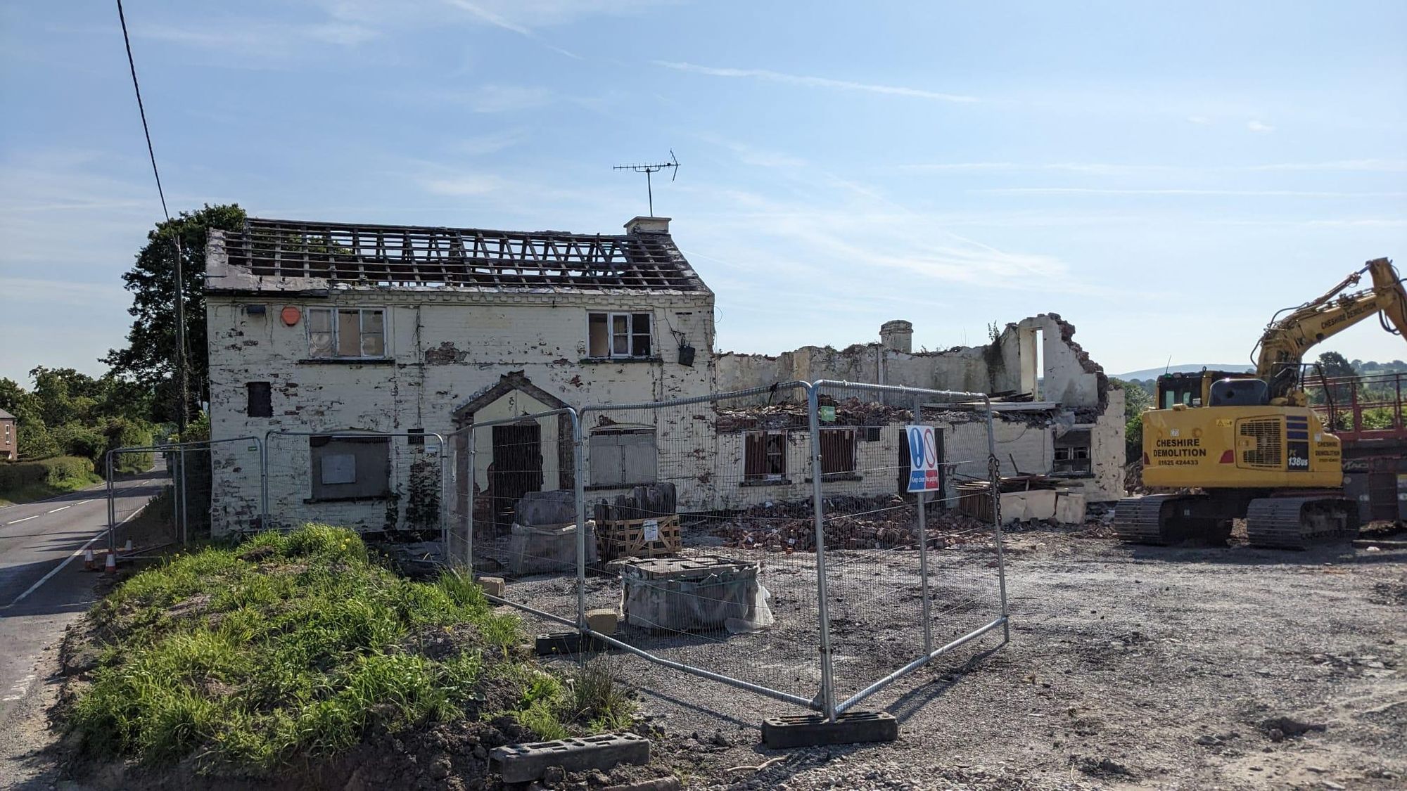 Pub being demolished. (Pub). Published on 14-06-2023