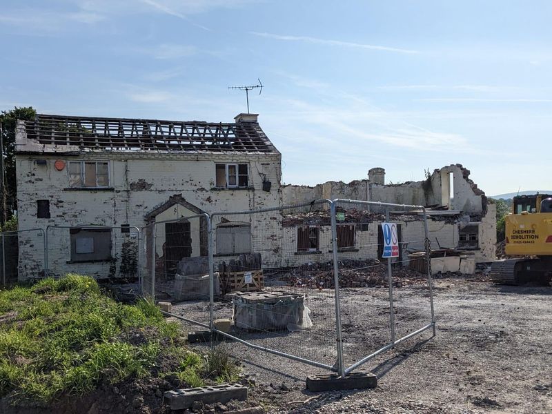 Pub being demolished. (Pub). Published on 14-06-2023