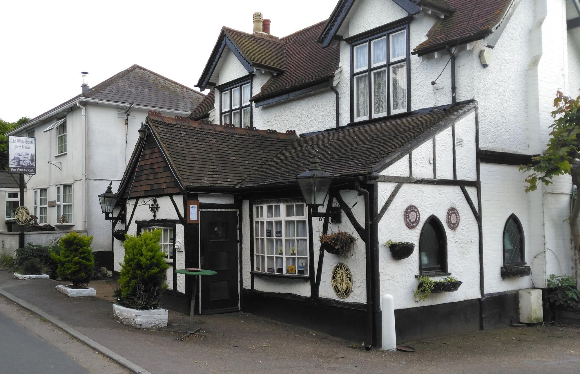 White House. (Pub, External, Key). Published on 25-05-2017