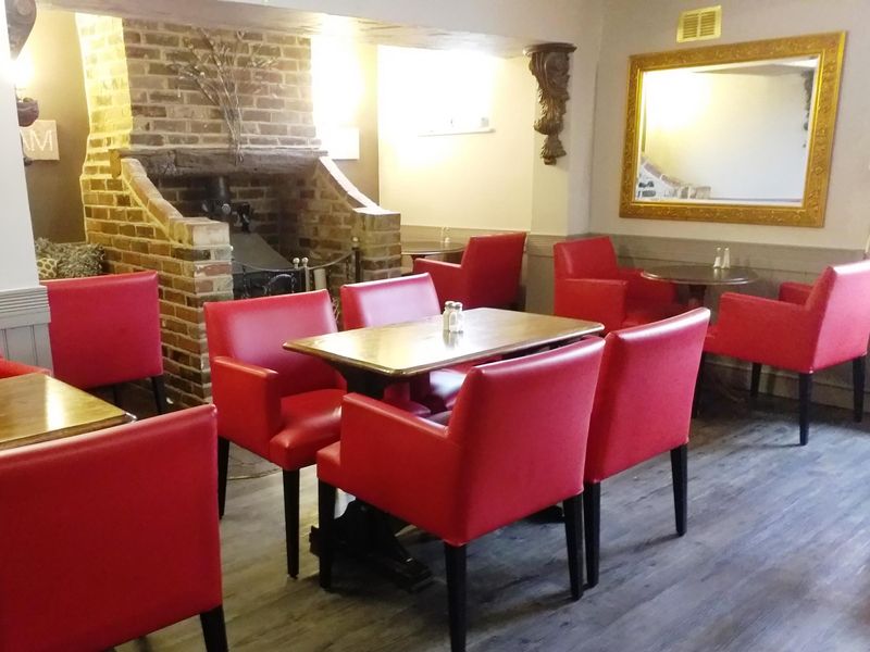 Wateringbury_North Pole (fire). (Pub). Published on 27-10-2021