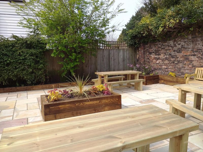 Walnut Tree (garden) - Yalding. (Pub, External, Garden). Published on 19-04-2019