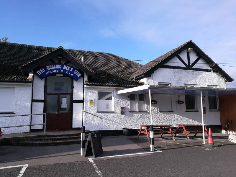 Tovil WOrking Mens Club Smoking area - Tovil. (Pub, External). Published on 22-08-2017 