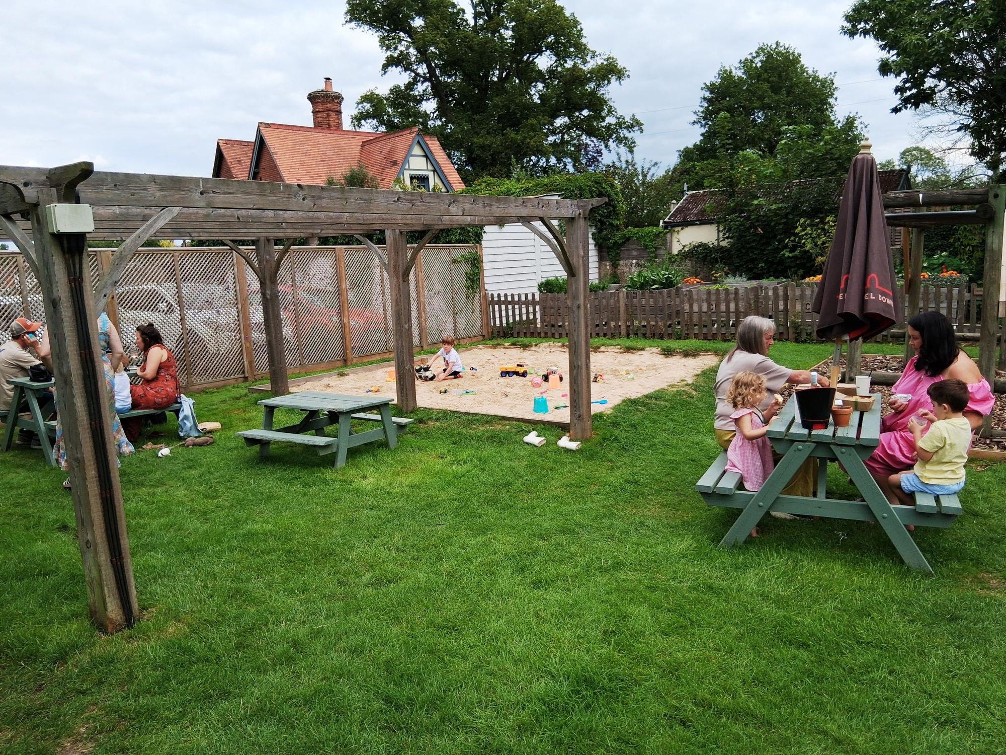 Eight Bells (Sandpit) - Hawkhurst. (Pub, External, Garden). Published on 10-08-2025