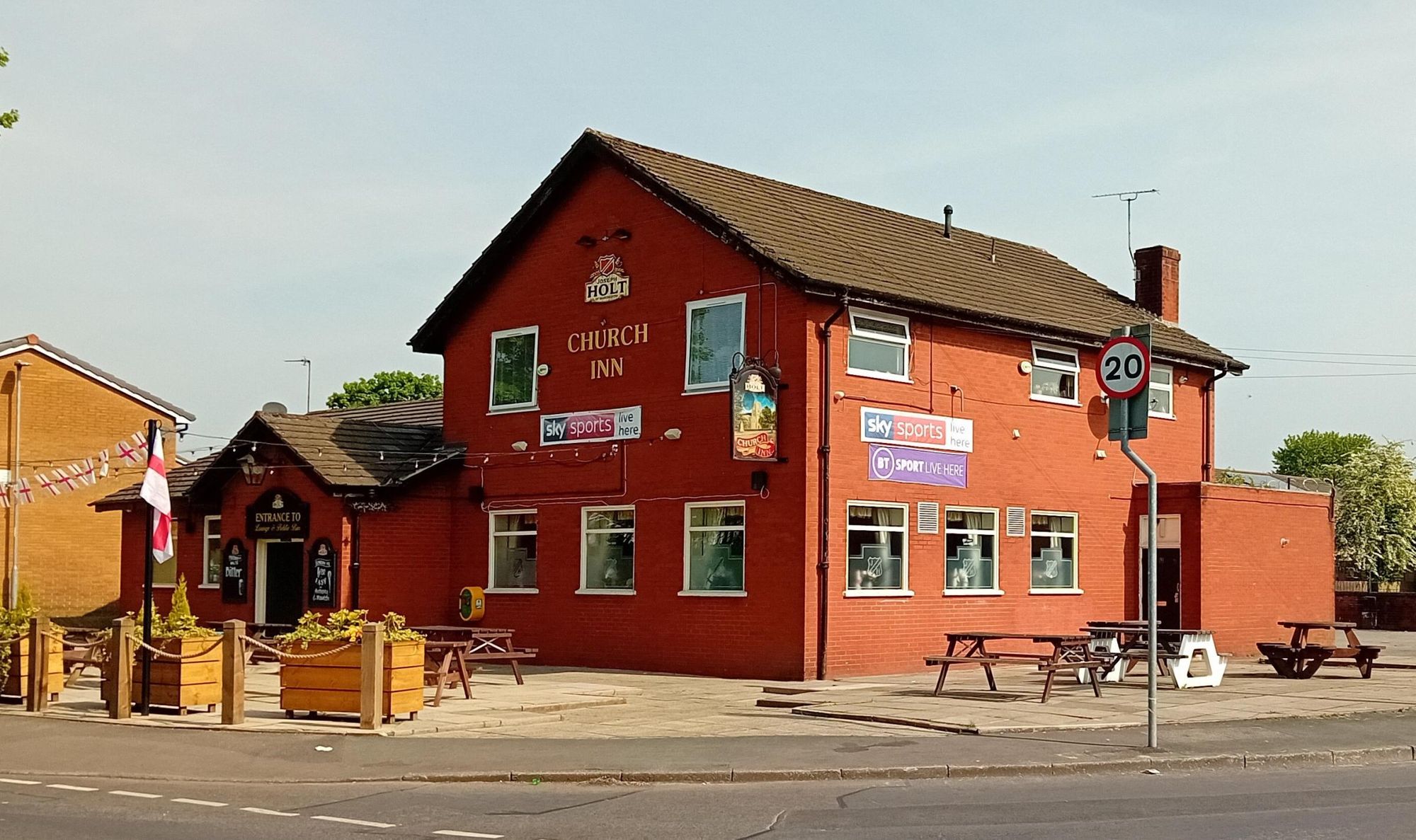 Front view showing outside seating area. (Key). Published on 26-05-2025