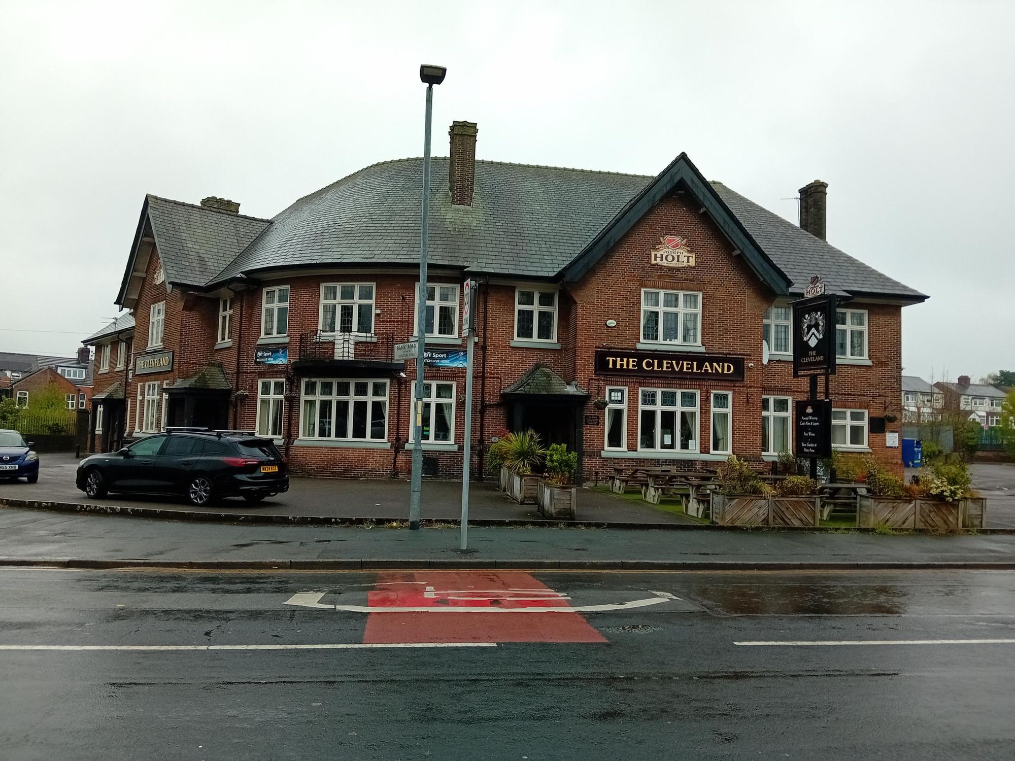 External from 2025 showing picnic tables. (External, Key). Published on 21-04-2025