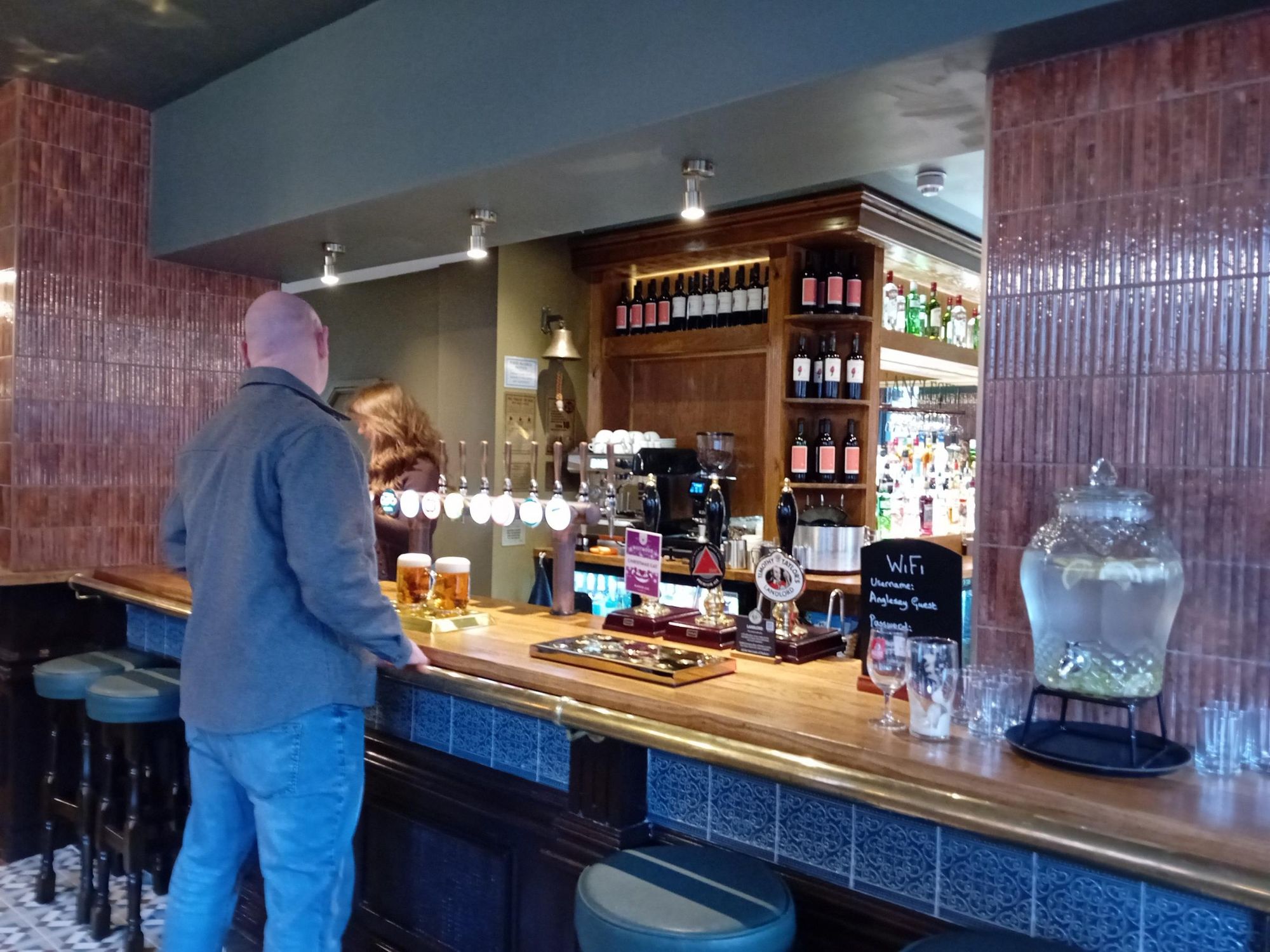 (Bar). Published on 14-12-2025