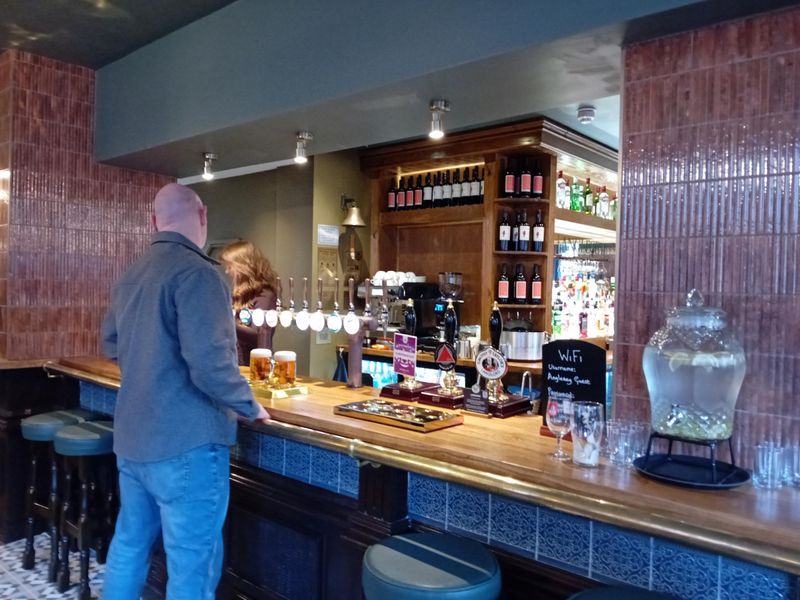 (Bar). Published on 14-12-2025 