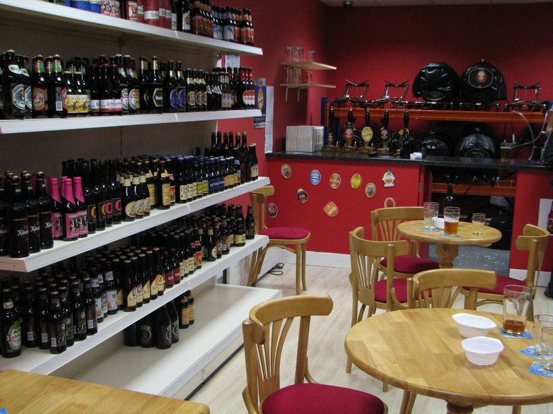 Beer Shop - Heaton Moor 2011. (Pub, Bar). Published on 11-04-2015