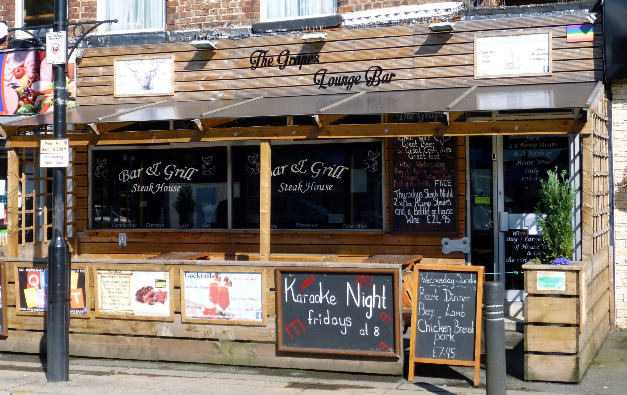 Northenden - Grapes Lounge Bar 2017. (Pub, External, Key). Published on 01-08-2017