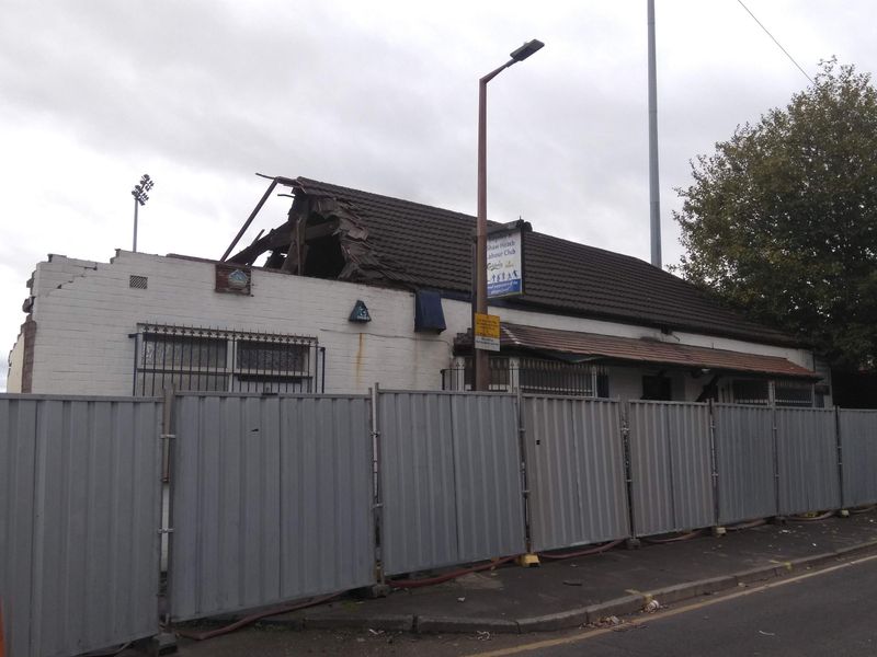 Edgeley - Edgeley Labour Club demolition 2022 11 10. (Pub, External). Published on 10-11-2022