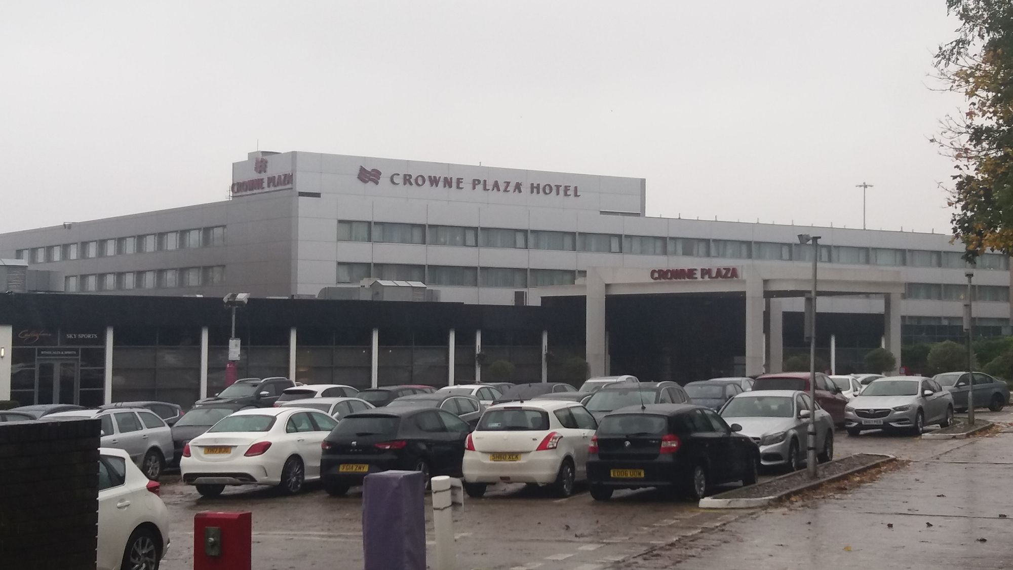 Crowne Plaza Hotel - Manchester Airport. (Pub, External, Key). Published on 28-10-2017