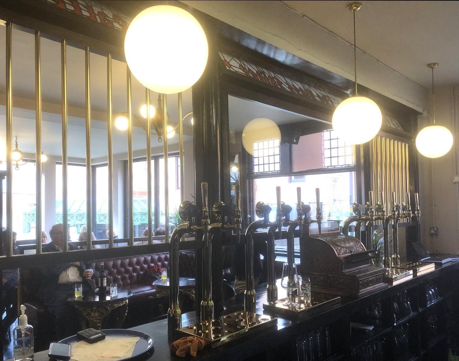 Stockport - Glass Spider interior 2020-09. (Pub, Bar). Published on 06-10-2020