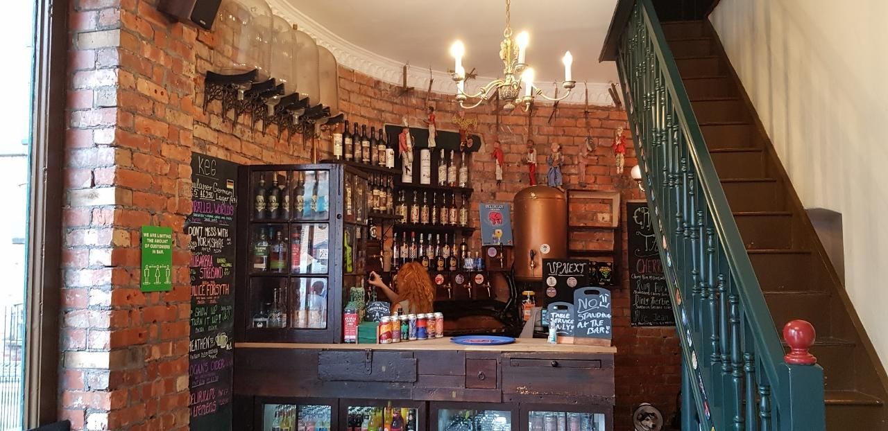 Stockport - Cracked Actor Interior 2020. (Pub, Bar). Published on 27-08-2020