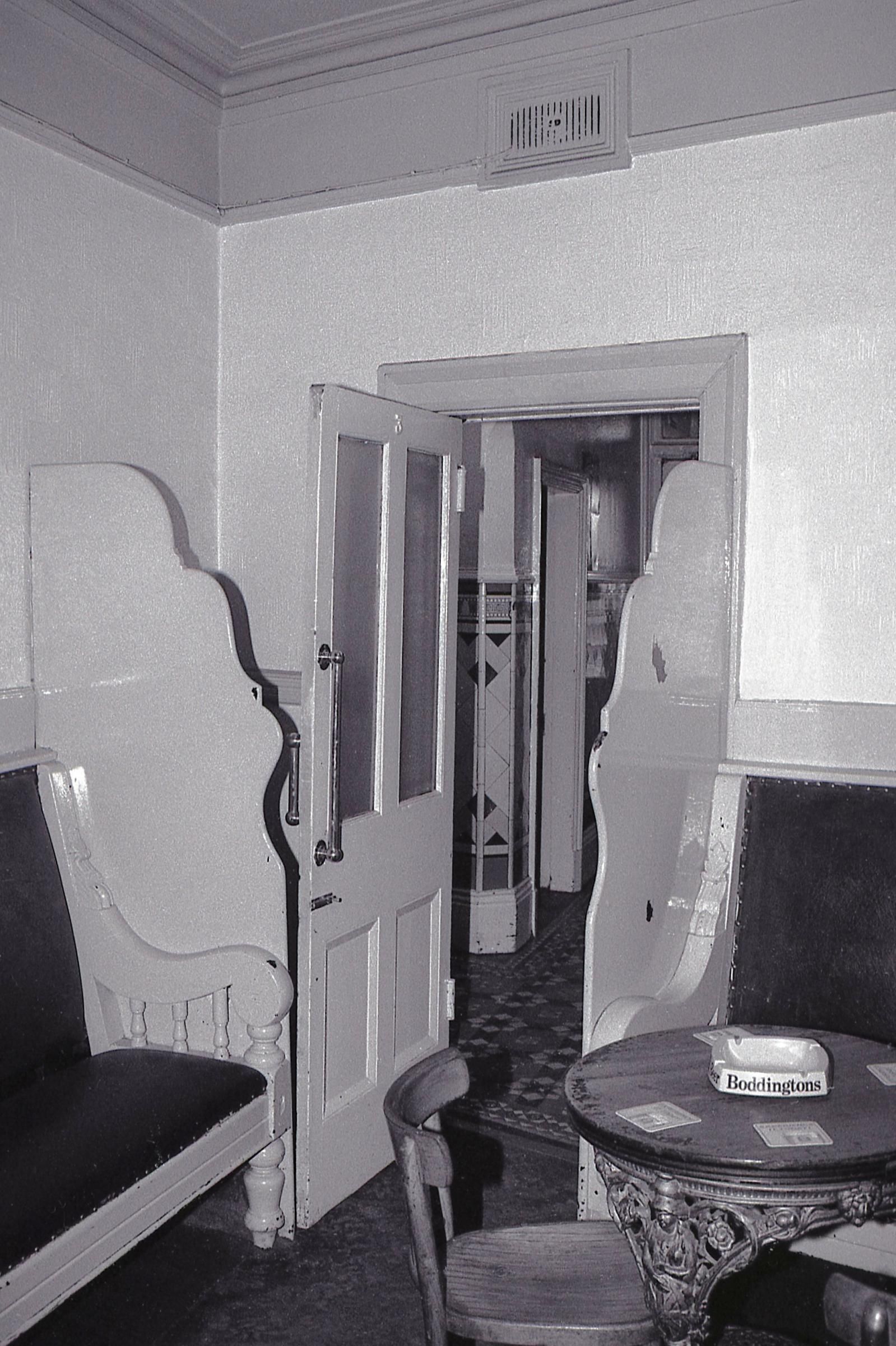 Openshaw - Locomotive interior 1990. (Pub, Bar). Published on 01-01-2025