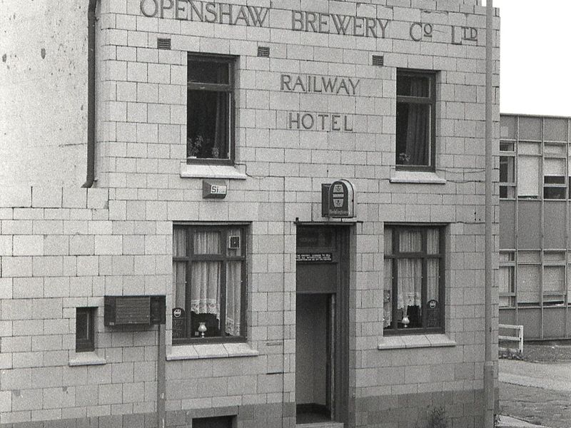 Gorton - Railway Hotel 1990. (Pub, External). Published on 01-01-2025