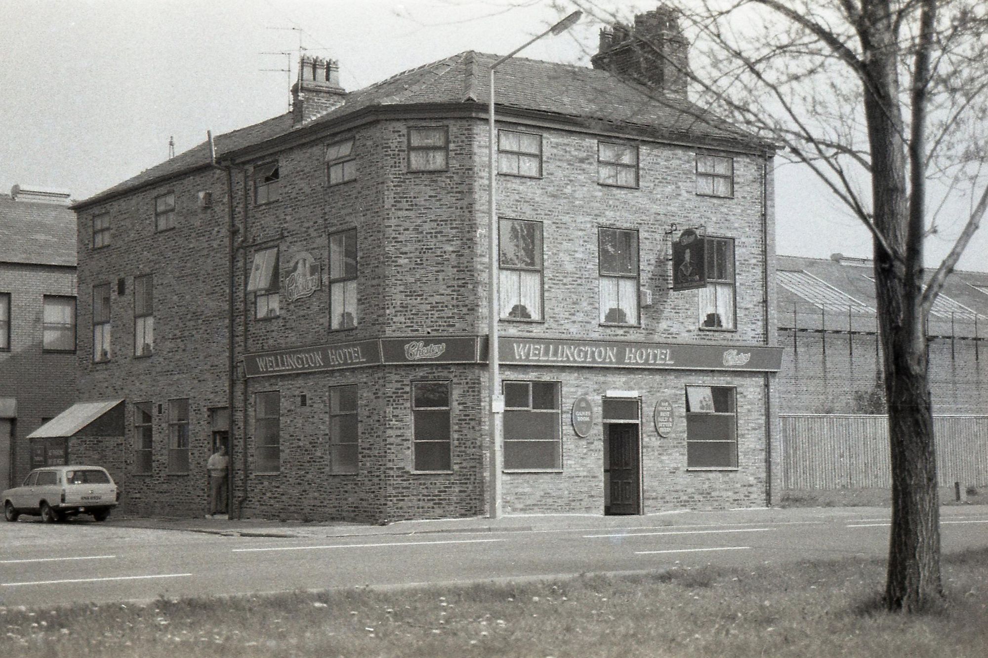 Ardwick - Wellington Hotel 1990. (Pub, External, Key). Published on 30-12-2024