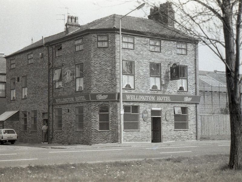 Ardwick - Wellington Hotel 1990. (Pub, External, Key). Published on 30-12-2024