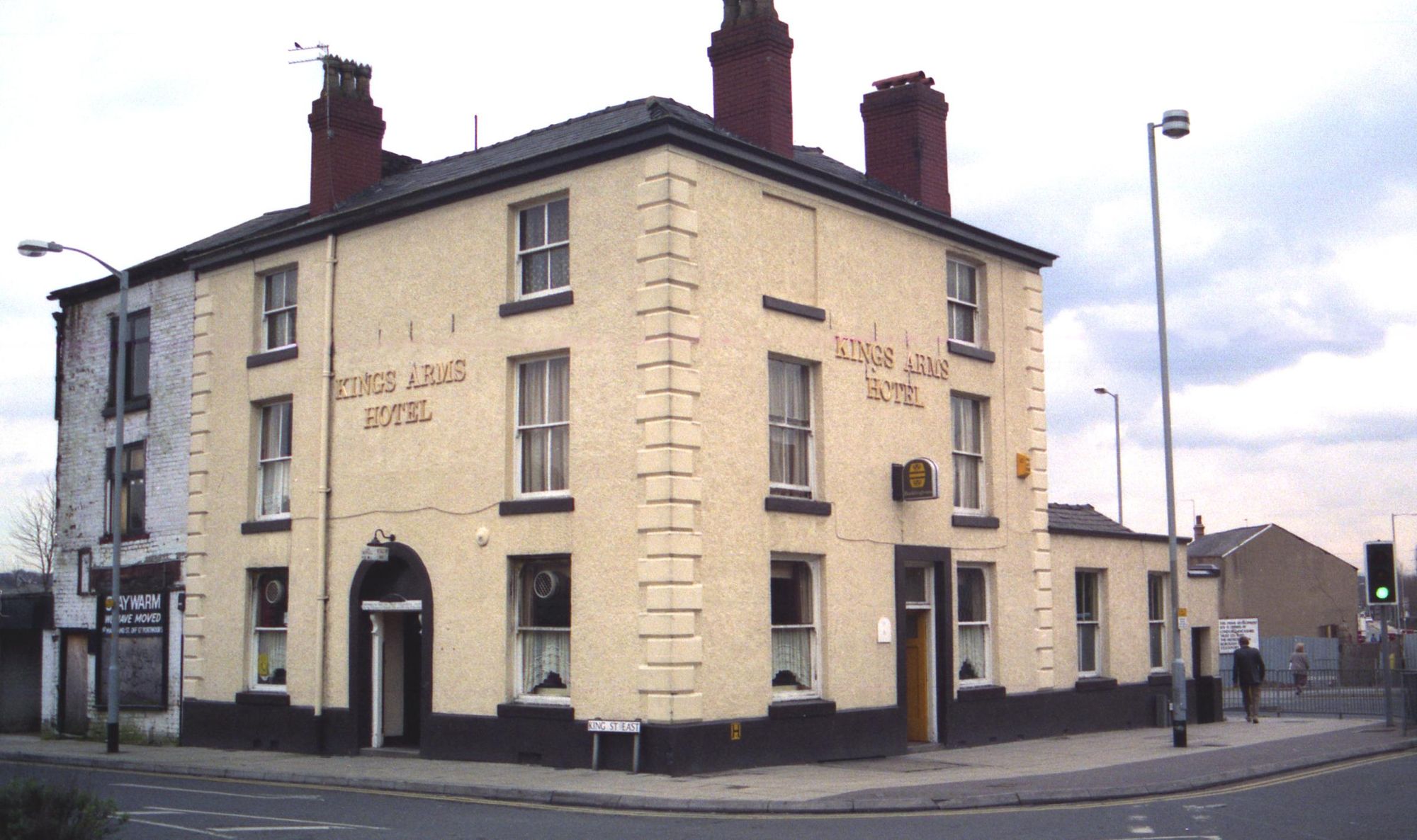 Stockport - Kings Arms Hotel 1991. (Pub, External, Key). Published on 02-01-2025