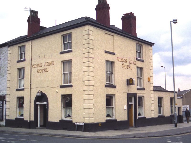 Stockport - Kings Arms Hotel 1991. (Pub, External, Key). Published on 02-01-2025 