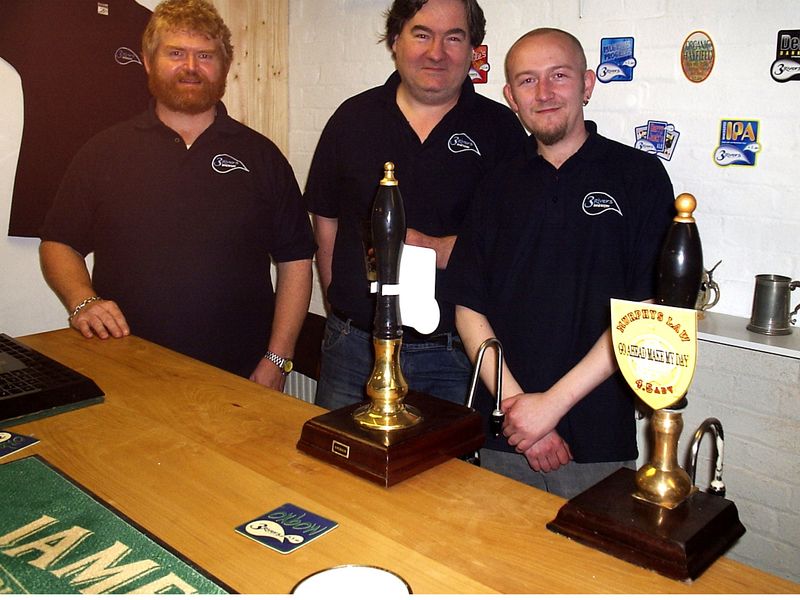 3 Rivers Club owners - Reddish. (Pub, External). Published on 10-04-2005 