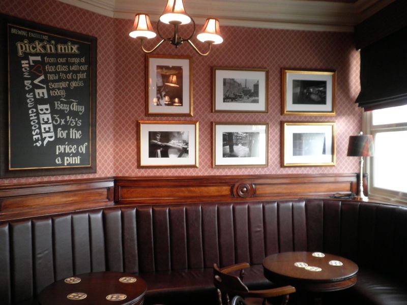 Blossoms back room - Heaviley. (Pub, Bar). Published on 11-03-2011 