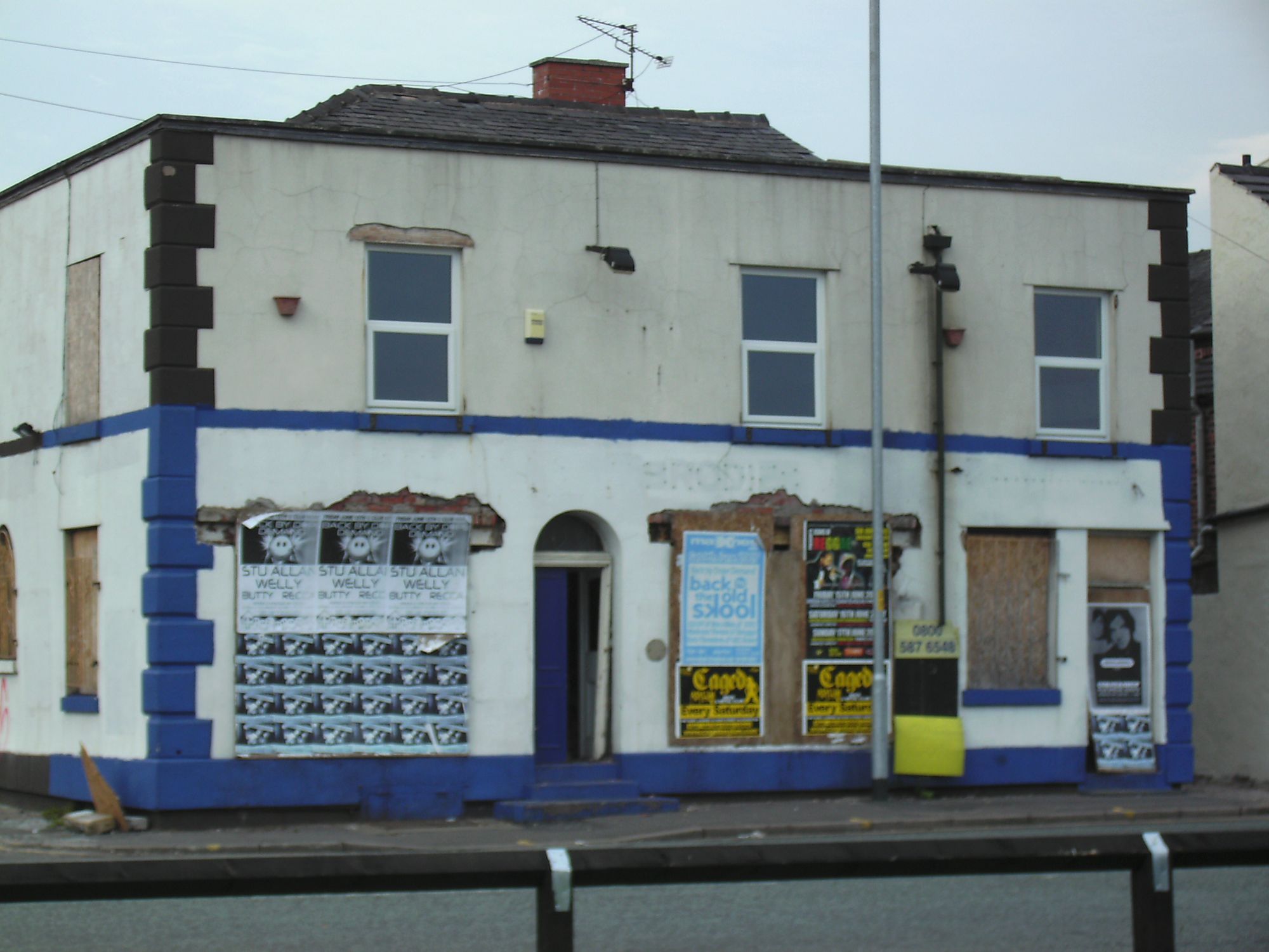 Coach & Horses closed - Gorton. (Pub, External). Published on 19-06-2007