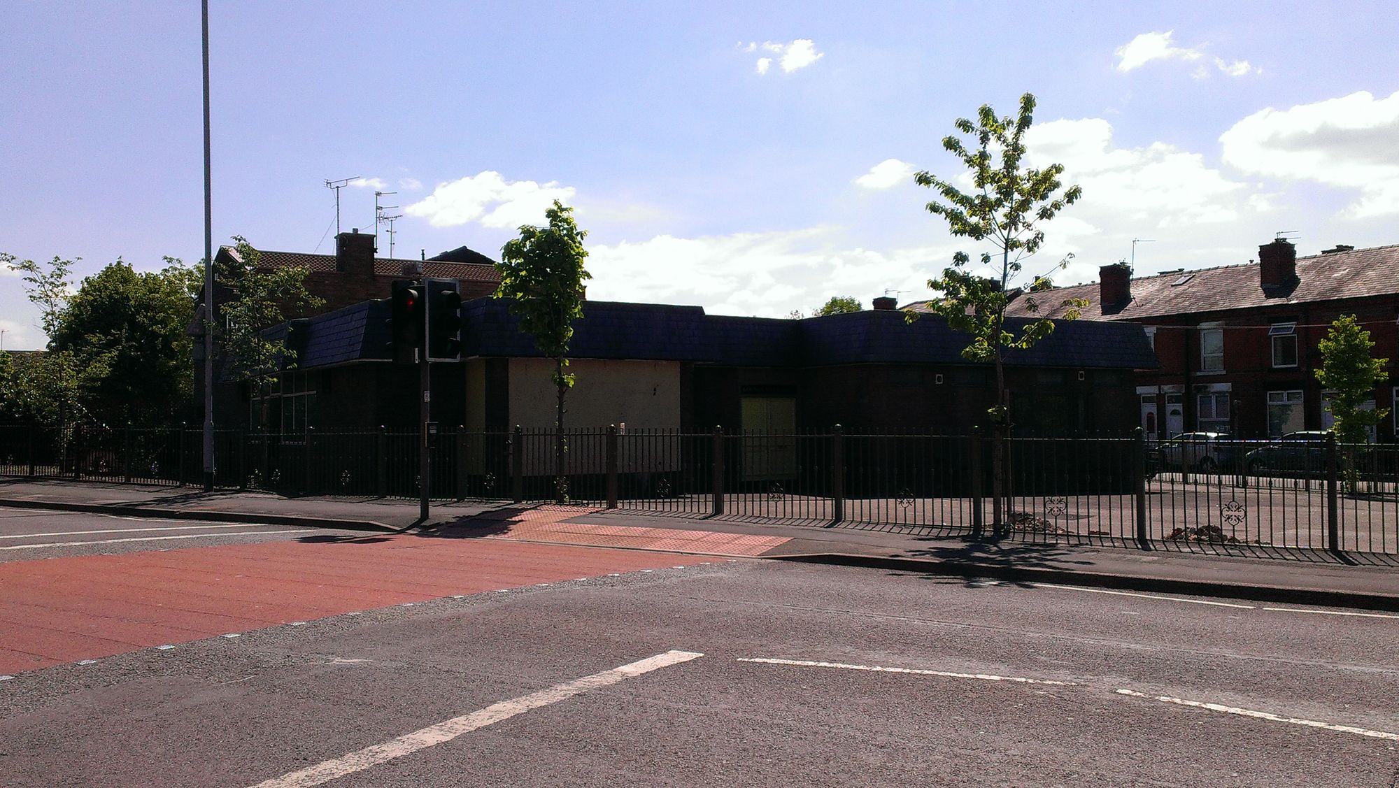 Cosmopolitan converted to apartments - Heaton Norris 2017. (Pub, External). Published on 25-05-2013