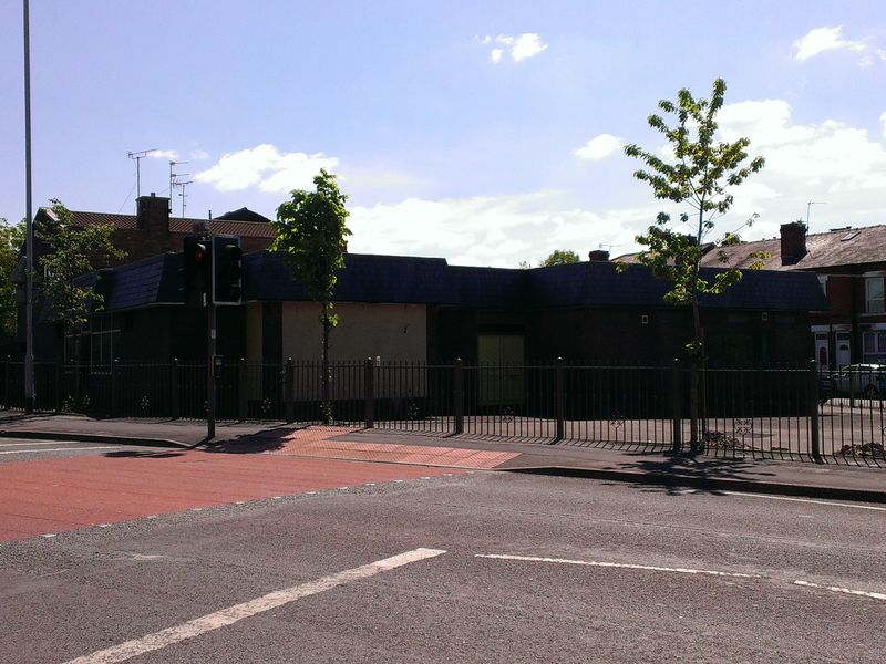 Cosmopolitan converted to apartments - Heaton Norris 2017. (Pub, External). Published on 25-05-2013 