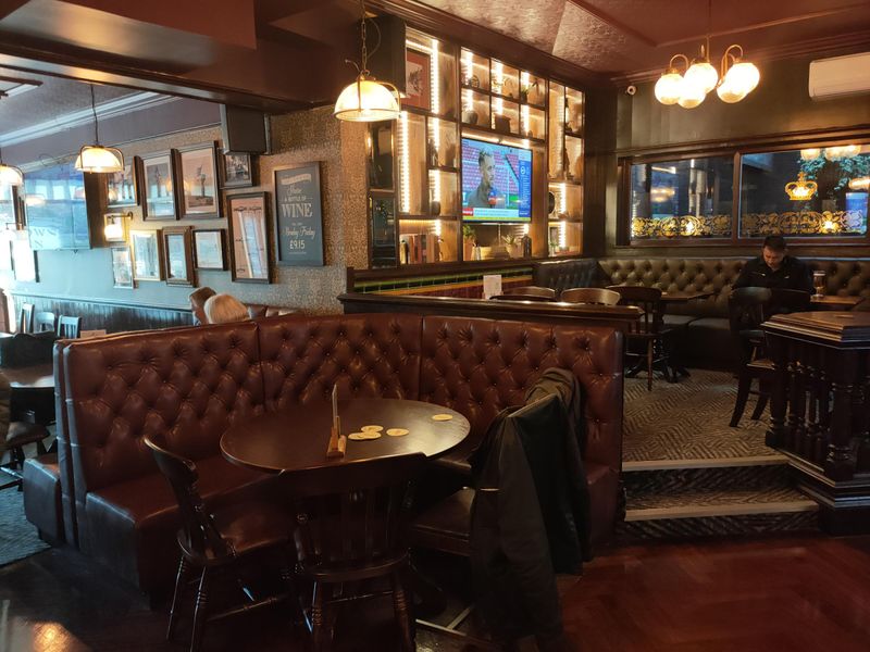 Cheadle - Crown interior 2023 04 20. (Pub, Bar). Published on 28-04-2023