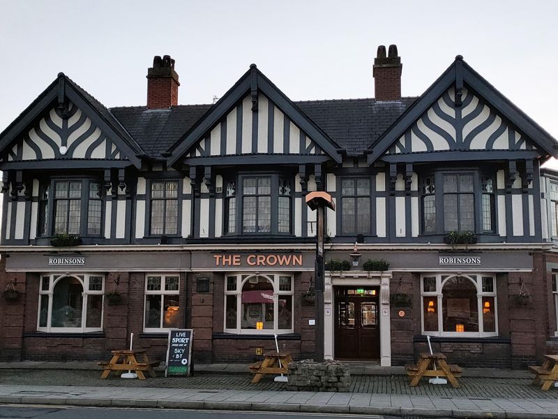 Great Moor - Crown 2021 12 02. (Pub, External, Key). Published on 05-12-2021