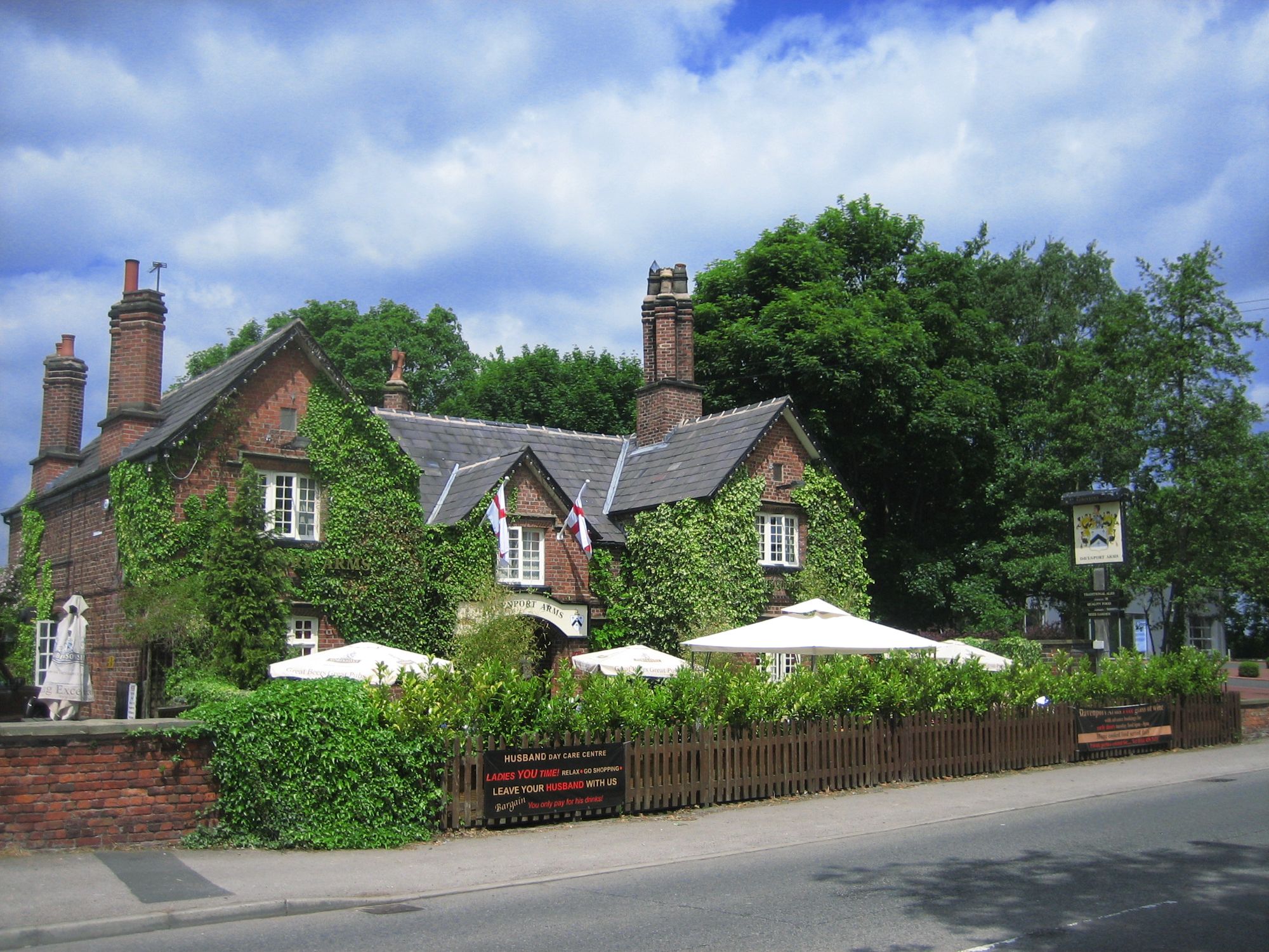 Woodford - Davenport Arms (Thief's Neck). (Pub, External). Published on 08-06-2013