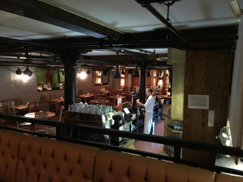 (Pub, Bar). Published on 08-04-2016